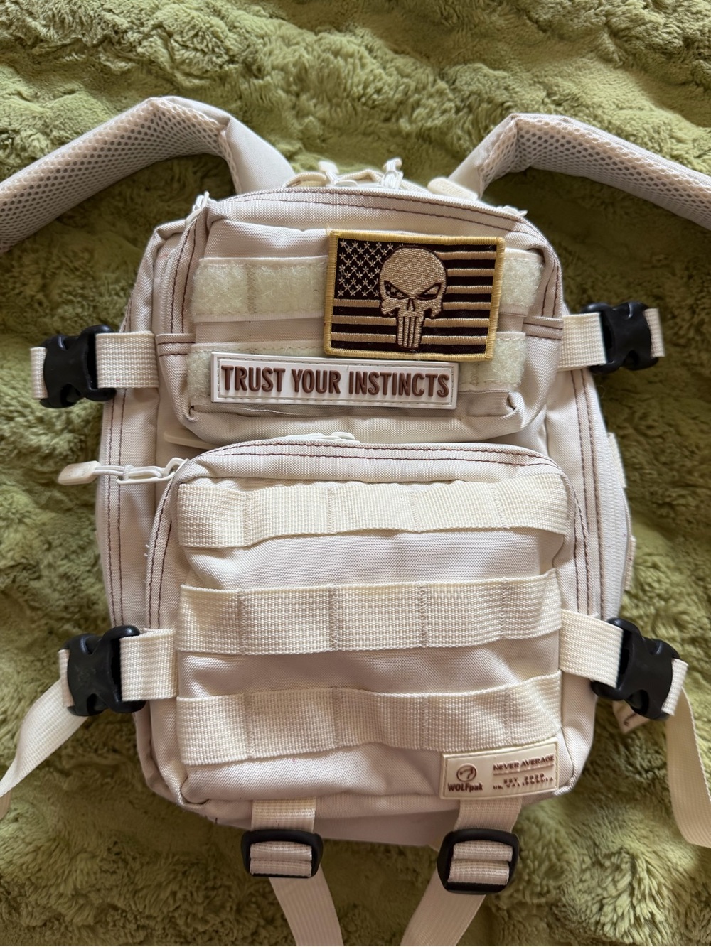 WOLFpak 9l backpack EUC - Picture 2 of 6